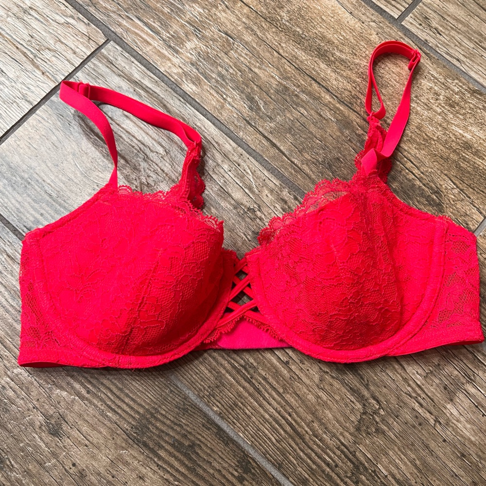 💋Red Very Sexy Victoria’s Secret semi Demi Lace  Bra 32C
